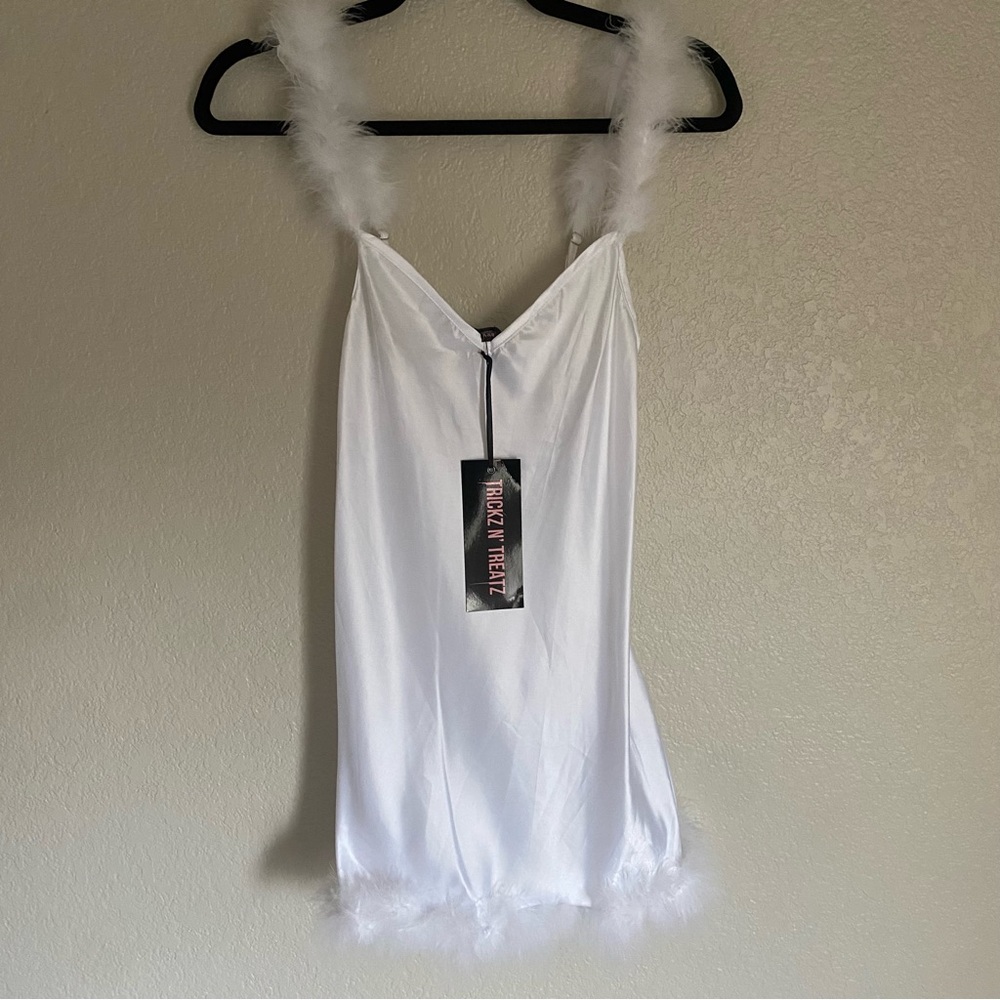 NWT white dollskill maribou trim dress